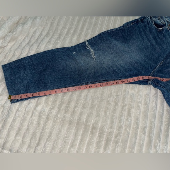 Old Navy Mid-Rise Boyfriend Straight Ripped Cut-Off Jeans • Size 14 - Picture 8 of 12